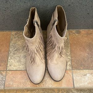 Hot Rated short fringe suede boots
